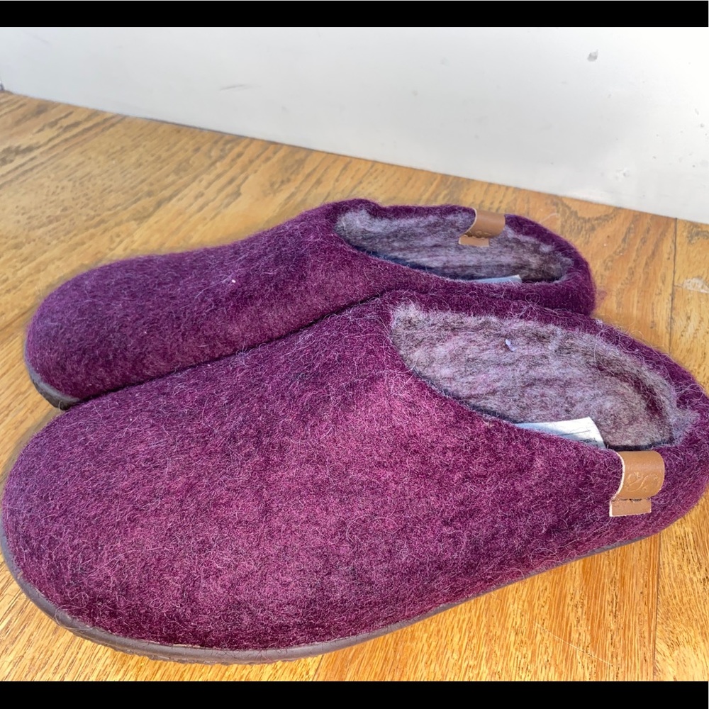 Wool Green Comfort slippers hand made in Nepal